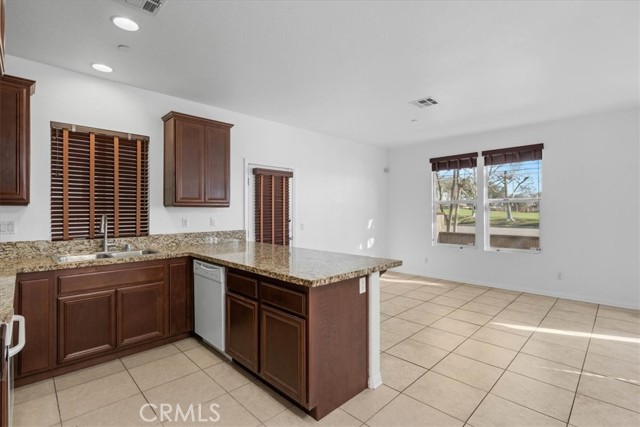 Detail Gallery Image 4 of 19 For 665 E. Riverside Dr. #3,  Ontario,  CA 91761 - 3 Beds | 2/1 Baths