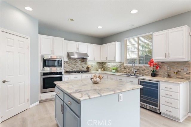Detail Gallery Image 15 of 59 For 41041 Crimson Pillar Lane, Lake Elsinore,  CA 92532 - 4 Beds | 2/1 Baths