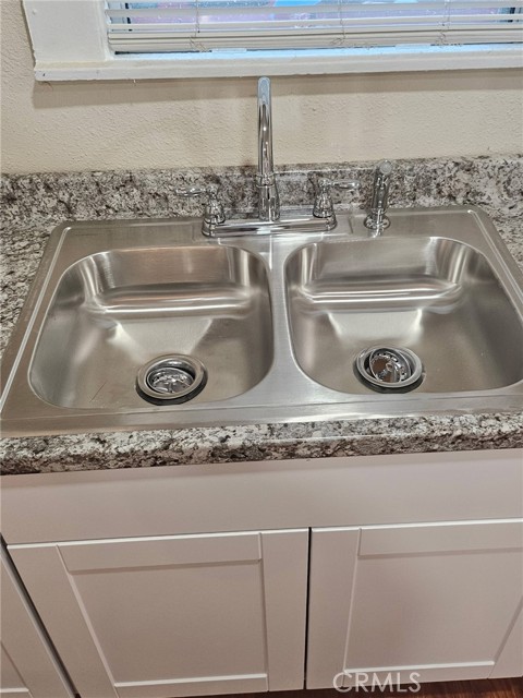 Detail Gallery Image 5 of 17 For 4890 7th Ave, Sacramento,  CA 95820 - 2 Beds | 1 Baths