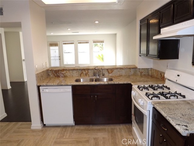 476 E Center Street, Anaheim CA: https://media.crmls.org/medias/bc980811-7648-4469-aa54-33da74809f59.jpg