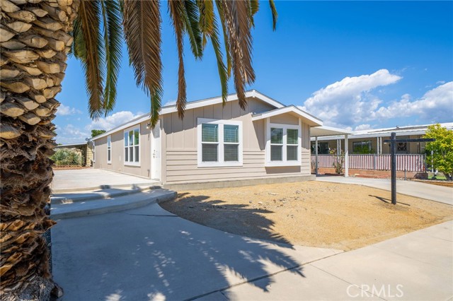 Detail Gallery Image 2 of 44 For 1062 Camino Del Rancho, Hemet,  CA 92543 - 3 Beds | 2 Baths