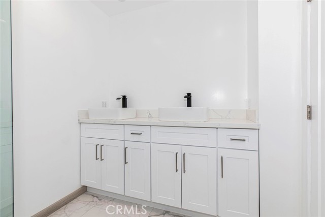 Detail Gallery Image 24 of 30 For 1754 N Berendo St #C,  Los Angeles,  CA 90027 - 3 Beds | 2/1 Baths