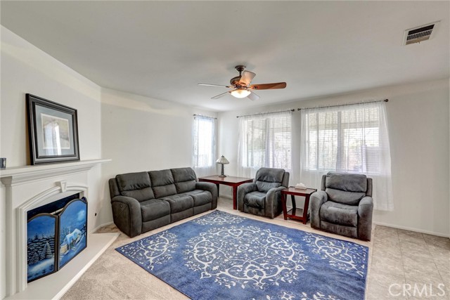 13576 Oxford Ct, Chino CA: https://media.crmls.org/medias/bc9aca8c-9fb9-4aed-943e-331cc34ff93e.jpg