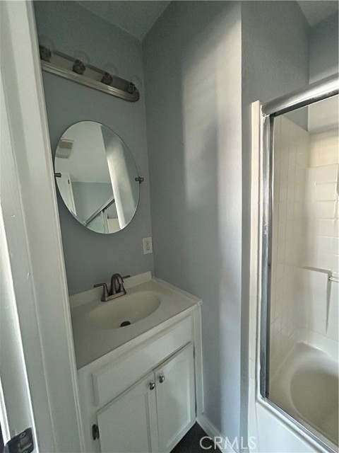 Detail Gallery Image 12 of 22 For 5165 Pickford St #1/4,  Los Angeles,  CA 90019 - 3 Beds | 2 Baths