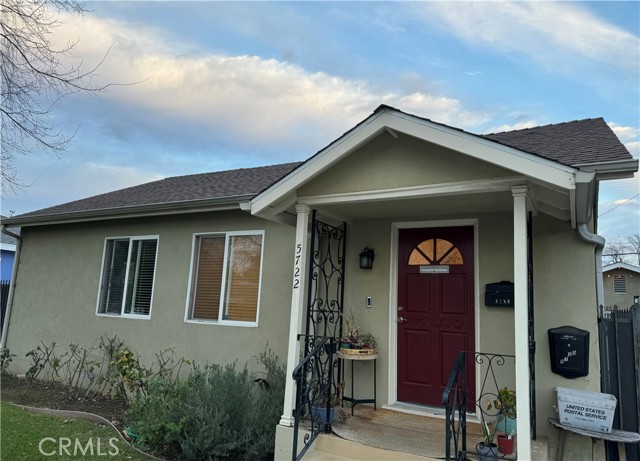 Detail Gallery Image 1 of 17 For 5722 Cedros Ave, Van Nuys,  CA 91411 - 3 Beds | 2 Baths