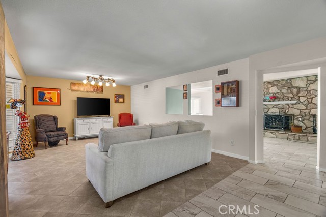 Detail Gallery Image 4 of 55 For 5444 Peacock Lane, Riverside,  CA 92505 - 5 Beds | 4 Baths