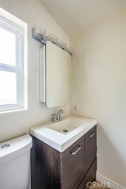 Detail Gallery Image 11 of 37 For 20546 Miranda Pl, Woodland Hills,  CA 91367 - 3 Beds | 2 Baths