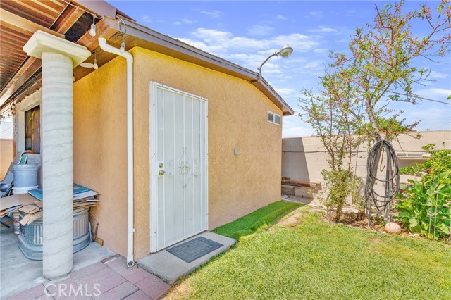 9414 Linden Avenue, Bloomington CA: https://media.crmls.org/medias/bc9c4ae1-33e6-4ac1-93b5-c3cdab96b25e.jpg