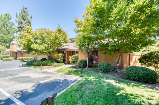 6300 N Palm Avenue, Fresno CA: https://media.crmls.org/medias/bc9d89a3-a758-4450-a1b1-b68dee9d3027.jpg