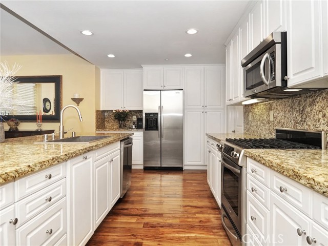 Detail Gallery Image 7 of 12 For 135 Pathway, Irvine,  CA 92618 - 2 Beds | 2 Baths