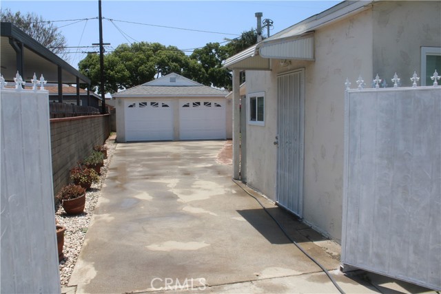 Detail Gallery Image 3 of 6 For 4032 Le Sage, Lynwood,  CA 90262 - 2 Beds | 2 Baths