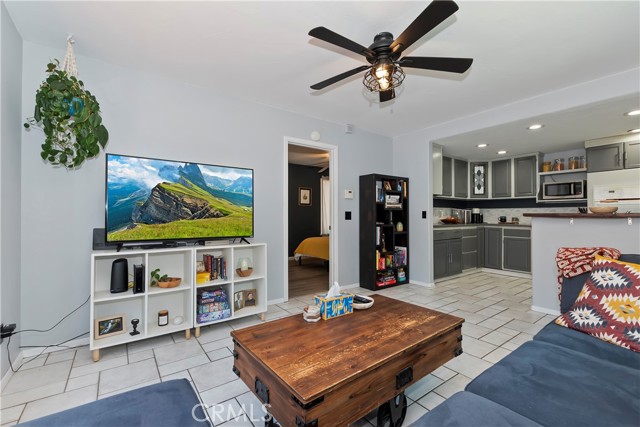 22989 Pine Lane, Crestline CA: https://media.crmls.org/medias/bc9e6b13-df64-49e4-b80f-0ad13cd503ec.jpg