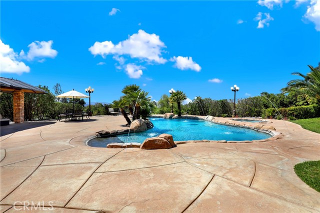 Detail Gallery Image 10 of 69 For 7231 Brandon Ct, Riverside,  CA 92506 - 6 Beds | 6/1 Baths