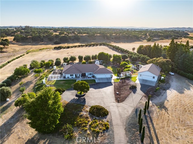 5570 Rancho La Loma Linda Drive, Paso Robles CA: https://media.crmls.org/medias/bc9ede40-7440-47a4-aaa0-07325cd0287c.jpg