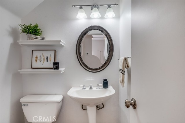Detail Gallery Image 12 of 34 For 81 Anacapa Ct, Lake Forest,  CA 92610 - 2 Beds | 2/1 Baths