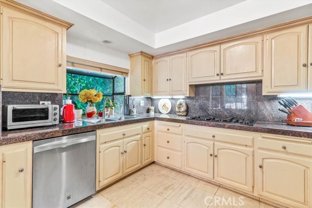 Detail Gallery Image 15 of 33 For 17861 Cathedral Pl, Encino,  CA 91316 - 3 Beds | 3 Baths