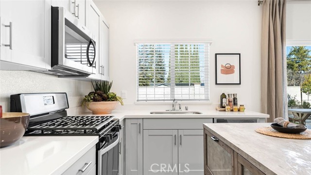 Detail Gallery Image 5 of 10 For 770 Pico Pl, Chico,  CA 95928 - 3 Beds | 2/1 Baths