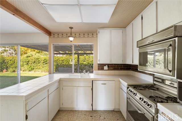 Detail Gallery Image 6 of 21 For 11121 Bos Pl, Cerritos,  CA 90703 - 3 Beds | 2 Baths