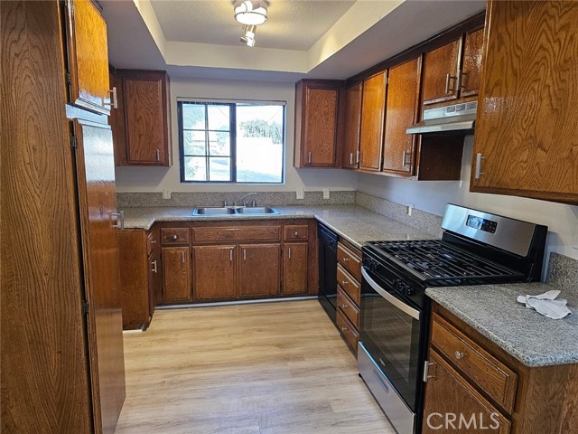 Detail Gallery Image 10 of 22 For 8331 Cedros Ave #14,  Panorama City,  CA 91402 - 2 Beds | 2 Baths