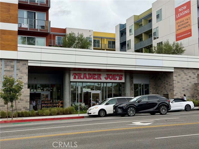 4915 Tyrone Avenue, Sherman Oaks CA: https://media.crmls.org/medias/bca2081b-d1b7-488f-ae3f-3c935dafc1d9.jpg