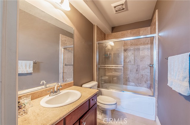 Detail Gallery Image 10 of 20 For 15206 Burbank Bld #308,  Sherman Oaks,  CA 91411 - 2 Beds | 2/1 Baths