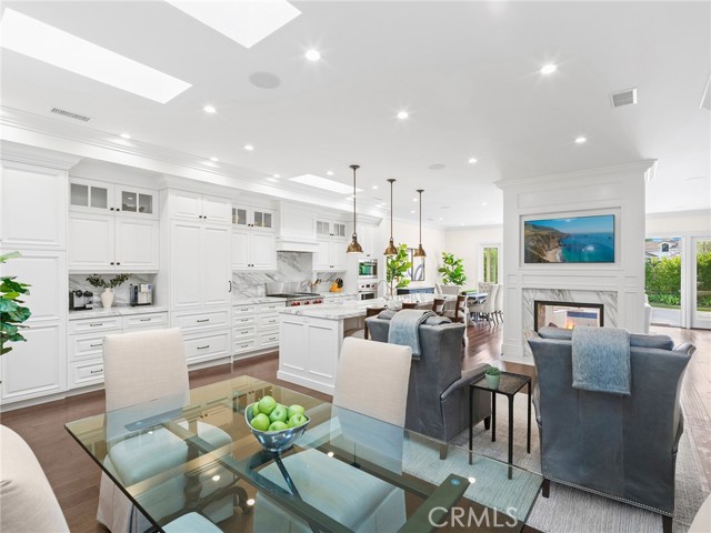 Detail Gallery Image 1 of 20 For 3 Rue Deauville, Newport Beach,  CA 92660 - 2 Beds | 2 Baths