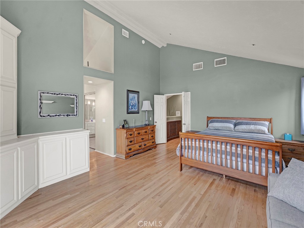 https://media.crmls.org/medias/bca362b8-d50f-47b5-8068-62068f4e723e.jpg?preset=X-Large