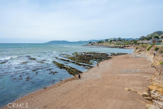214 Placentia Avenue, Pismo Beach CA: https://media.crmls.org/medias/bca39de1-b272-4abf-bdb0-beea984d371e.jpg