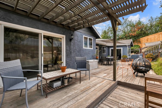 Detail Gallery Image 21 of 29 For 19419 Oxnard St, Tarzana,  CA 91356 - 4 Beds | 4 Baths