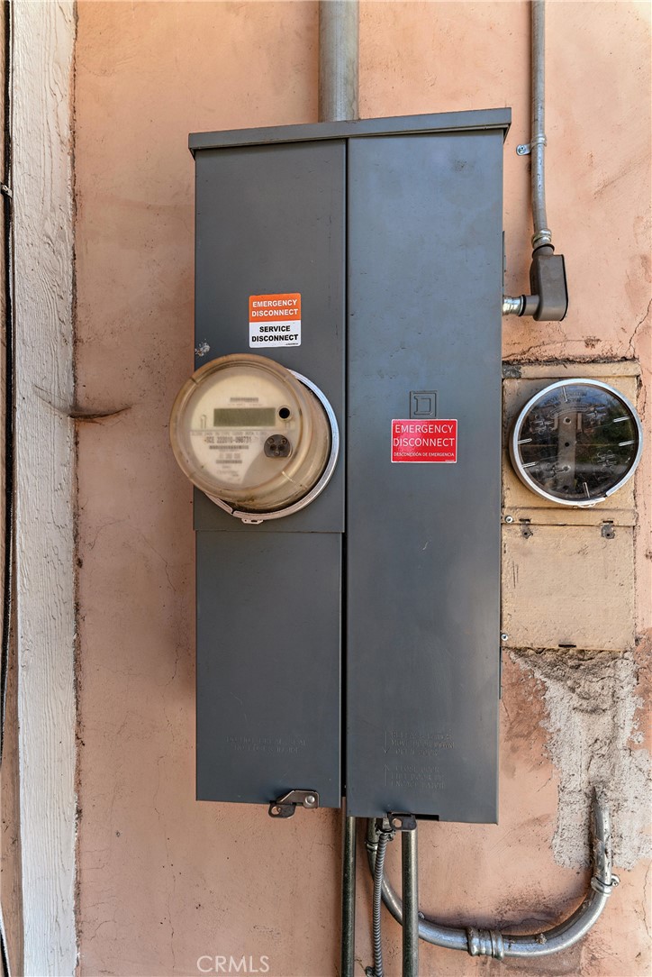https://media.crmls.org/medias/bca4082f-9d54-4b89-b1d4-2637a7c45d44.jpg?preset=X-Large