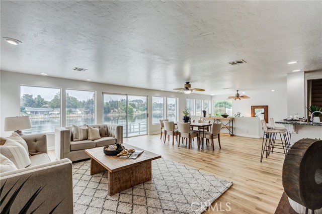 42768 Santa Suzanne Place, Temecula CA: https://media.crmls.org/medias/bca473c0-ba63-432e-a41e-d93c9573e460.jpg