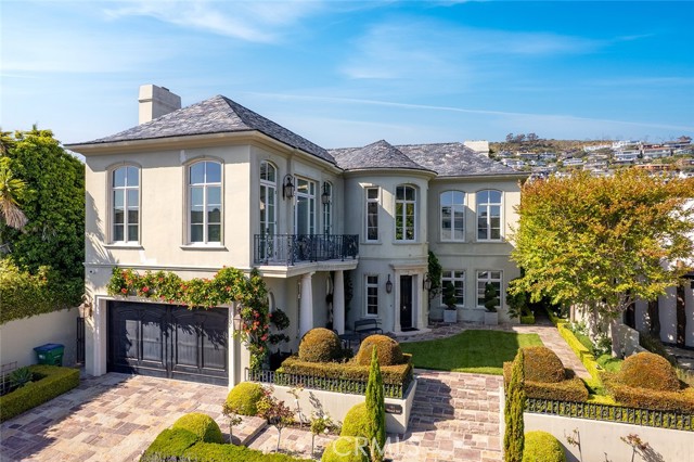 Detail Gallery Image 1 of 46 For 121 Emerald Bay, Laguna Beach,  CA 92651 - 5 Beds | 4/1 Baths