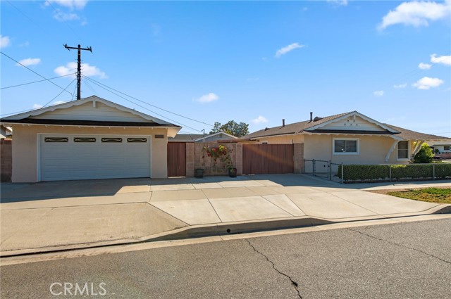 Detail Gallery Image 3 of 22 For 641 N Milford, Orange,  CA 92867 - 3 Beds | 2 Baths