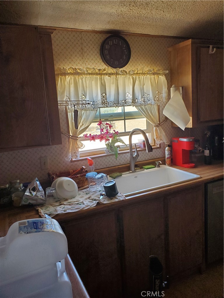 https://media.crmls.org/medias/bca5328d-b8f2-40ba-8cb6-6fec3e7f23c8.jpg?preset=X-Large