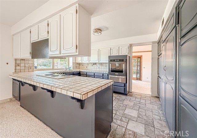 27014 Helmond Drive, Calabasas CA: https://media.crmls.org/medias/bca5c45d-d01a-4113-a957-c491211041e2.jpg