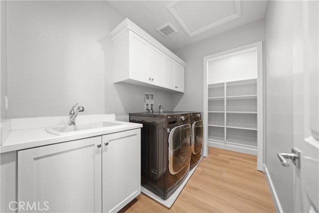 Detail Gallery Image 28 of 55 For 100 Henderson, Irvine,  CA 92620 - 4 Beds | 4/1 Baths