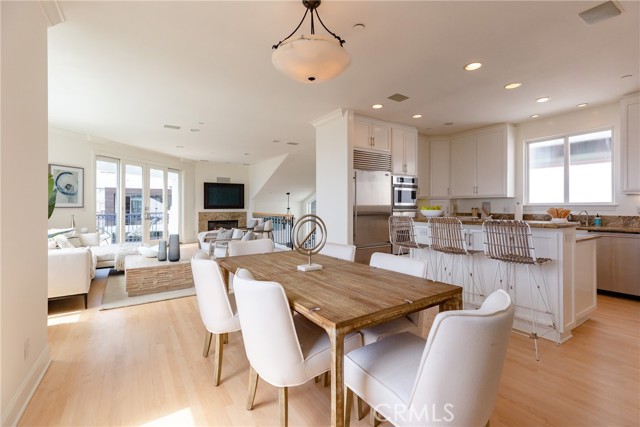 216 1st Street, Manhattan Beach, California 90266, 3 Bedrooms Bedrooms, ,4 BathroomsBathrooms,Residential,Sold,1st,SB21166941
