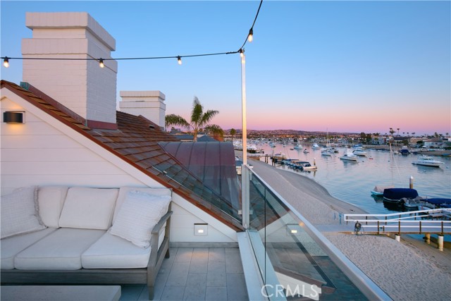 Detail Gallery Image 29 of 55 For 14 Beacon Bay, Newport Beach,  CA 92660 - 4 Beds | 4/1 Baths