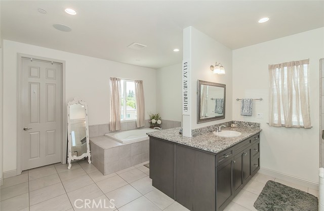 Detail Gallery Image 32 of 53 For 1523 N Ryan Ave, Clovis,  CA 93619 - 5 Beds | 4 Baths