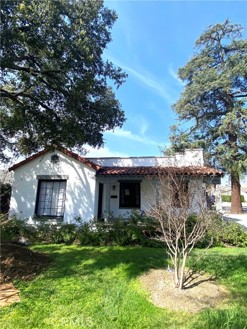 Detail Gallery Image 2 of 27 For 291 N 6th Ave, Upland,  CA 91786 - 2 Beds | 1 Baths