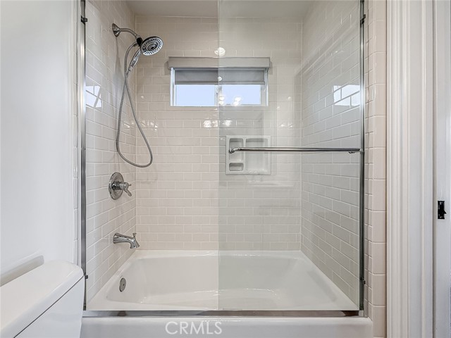 Detail Gallery Image 29 of 58 For 5960 Balcom, Encino,  CA 91316 - 4 Beds | 4 Baths