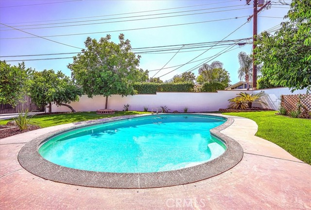 1375 N Euclid Avenue, Upland CA: https://media.crmls.org/medias/bca79404-dd8c-4fda-89ac-e6ae31686a09.jpg