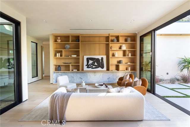 Detail Gallery Image 21 of 36 For 23340 Collins, Woodland Hills,  CA 91367 - 4 Beds | 4/1 Baths