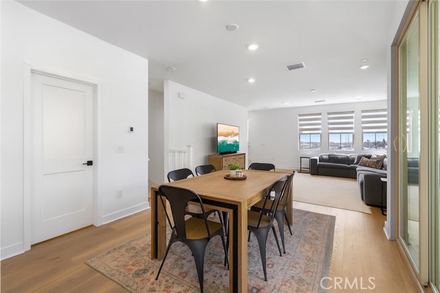 Detail Gallery Image 9 of 29 For 10319 Triple Crown Ln, Cypress,  CA 90720 - 4 Beds | 3/1 Baths
