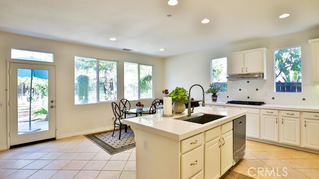 Detail Gallery Image 20 of 57 For 21817 Charlotte Ct, Canoga Park,  CA 91304 - 5 Beds | 2/1 Baths