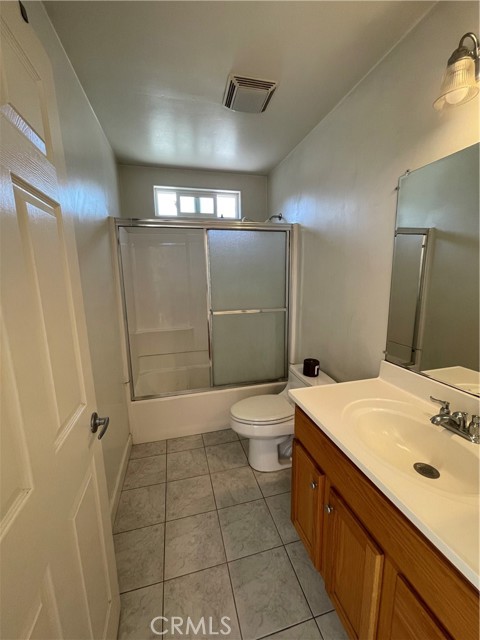 5726 1/2 Rocket Street, Lakewood CA: https://media.crmls.org/medias/bca7fef6-c43c-4bc5-ac93-d0bebd057fdc.jpg