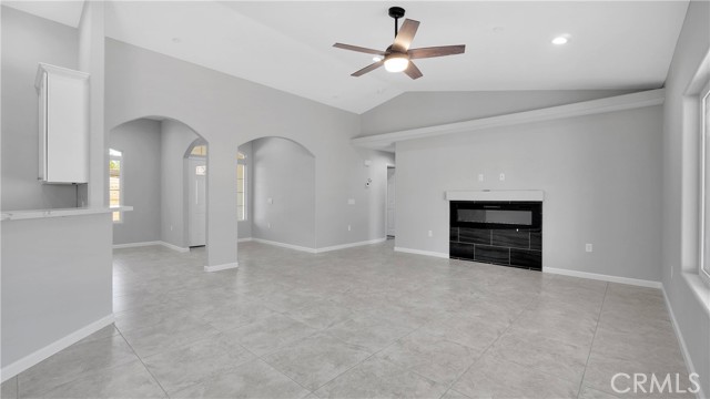 7939 Lassen Avenue, Hesperia CA: https://media.crmls.org/medias/bca8dba5-c3a2-4a0e-9830-7f9a6a0a1d27.jpg