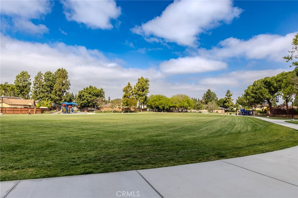 https://media.crmls.org/medias/bca9ee1a-341d-4f66-9546-d4c4e828fcd9.jpg?preset=X-Large