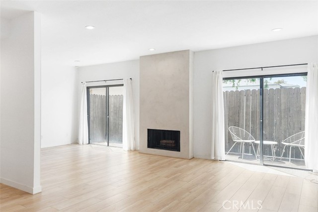3208 Colorado Avenue, Santa Monica CA: https://media.crmls.org/medias/bcab3eeb-e59e-4b98-b3ab-317907207811.jpg