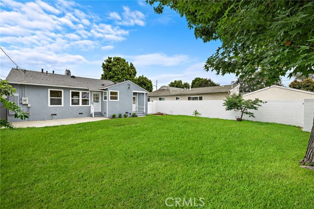 1833 N Greenbrier N Road, Long Beach CA: https://media.crmls.org/medias/bcab44b4-70a2-4b9d-b75a-3c73fb6054f9.jpg